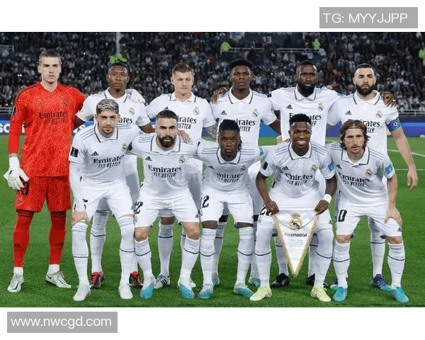 探寻足球全满贯的传奇球星及其辉煌成就